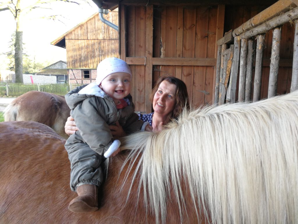 Baby auf Pferd